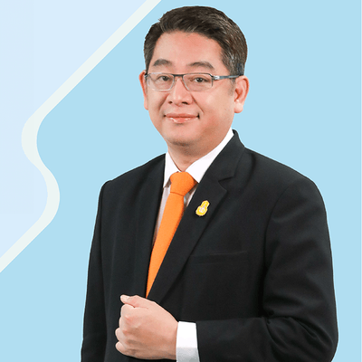 ปริญญา หอมเอนก